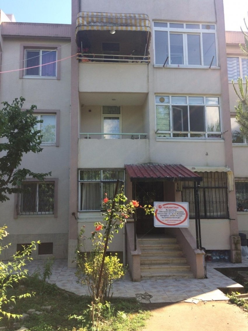  8 pozitif vaka bulunan apartman karantinaya alındı