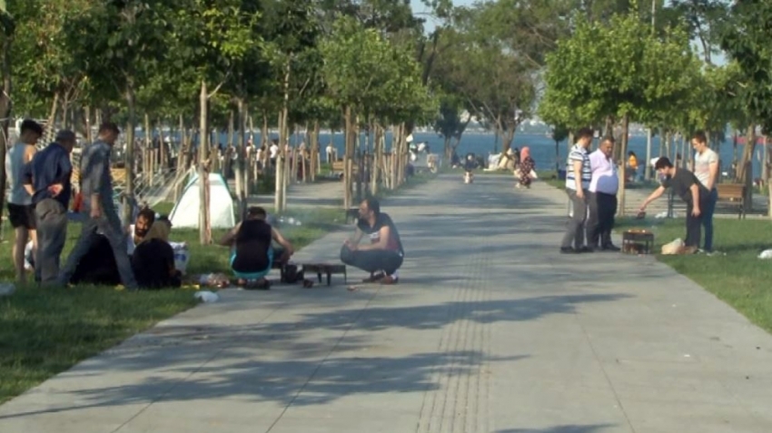 İstanbullular bayram tatilini fırsata çevirdi, sahiller doldu taştı