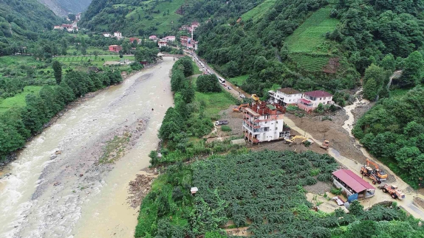 Rize’de tahribat havadan görüntülendi