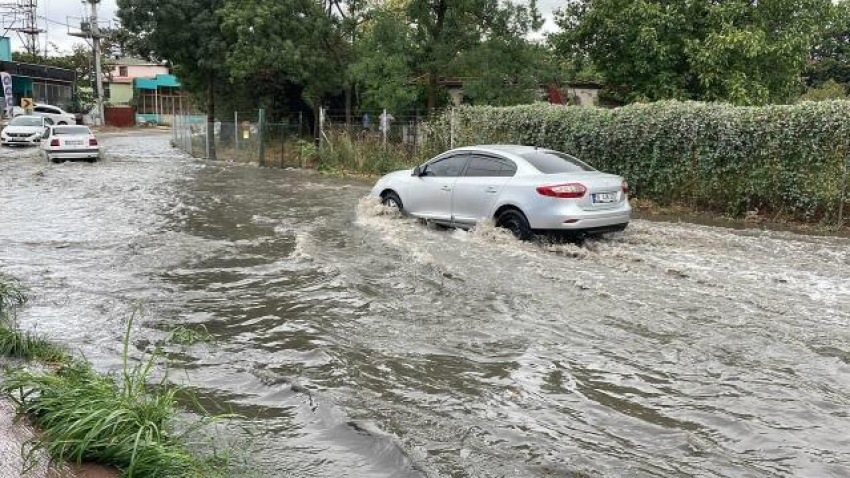 Bursa'da sağanak nedeniyle su baskınları meydana geldi