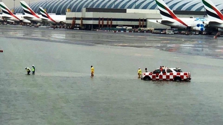 Birleşik Arap Emirlikleri’nde sel hayatı felç etti