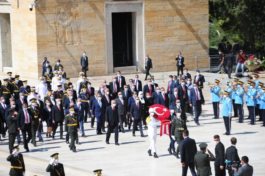 Devletin zirvesi Ata'nın huzurunda!