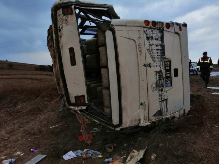 Yozgat’ta öğrencileri taşıyan otobüs devrildi: 26 yaralı