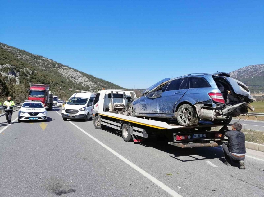 Bursa plakalı araç takla attı: 4 yaralı