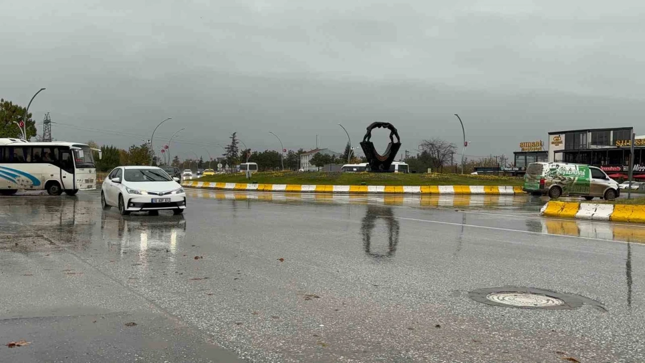 Edirne’de sağanak yağış etkili oluyor
