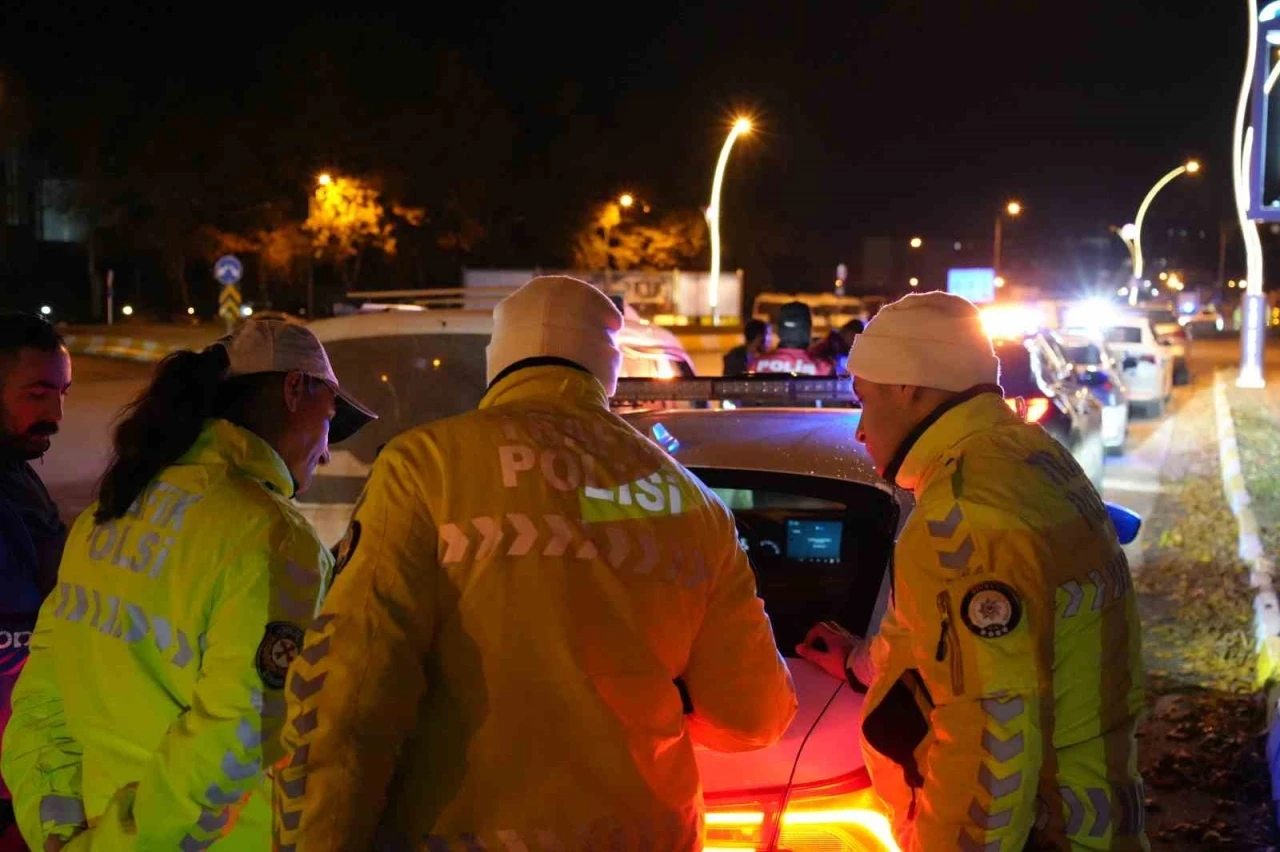 Edirne’de trafik polisleri 17 ekiple uygulama yaptı
