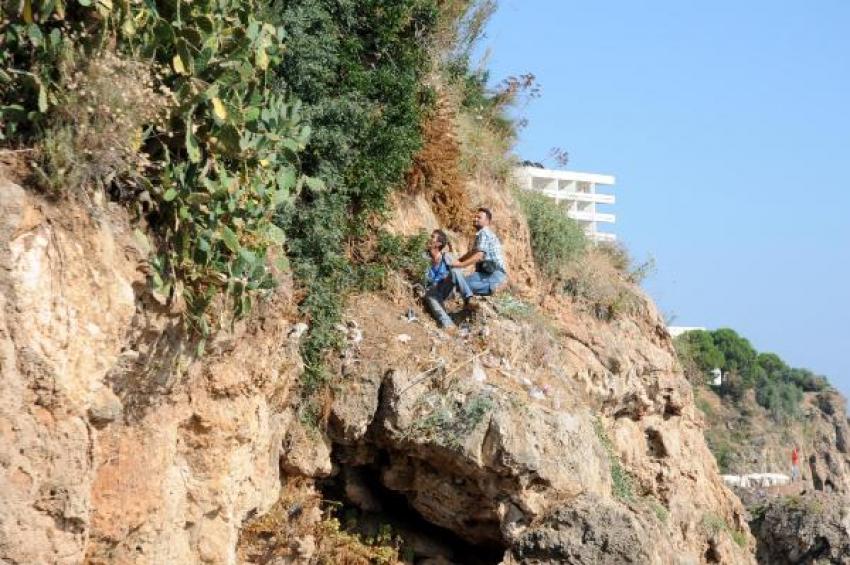 İnşaat işçisini itfaiye kurtardı