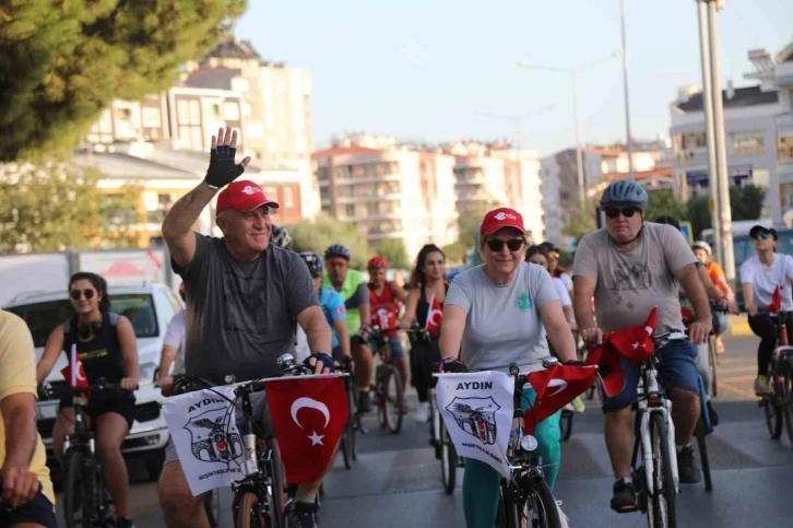 Efeler’de pedallar ’çevre dostu ulaşım’ için döndü
