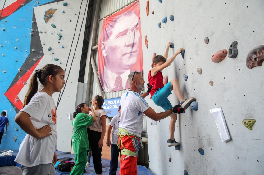 Nilüfer’de çocuklar tırmanış sporuyla tanışıyor