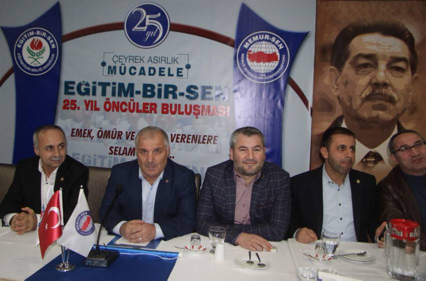  Eğitim Bir-Sen Bursa üyelerini ödüllendirdi