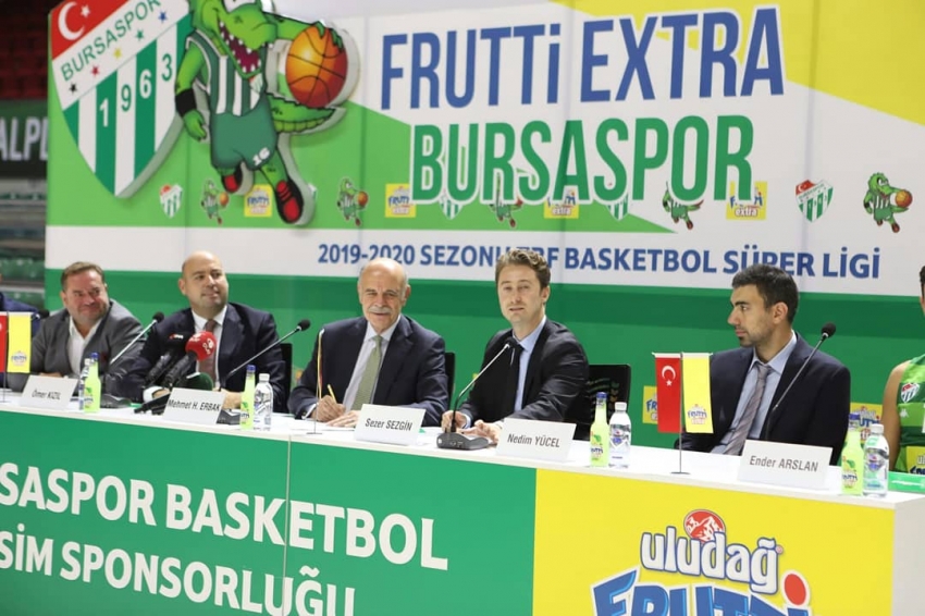 Basketbolda dev imza atıldı