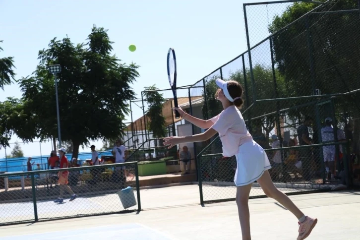 Ege’nin tenis yıldızları Didim’de buluştu
