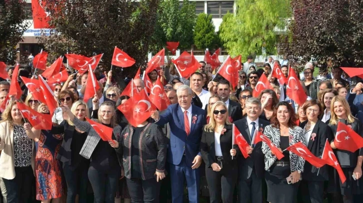 Ege Üniversitesinde "Cumhuriyetin 100. Yılı Anıtı" törenle açıldı
