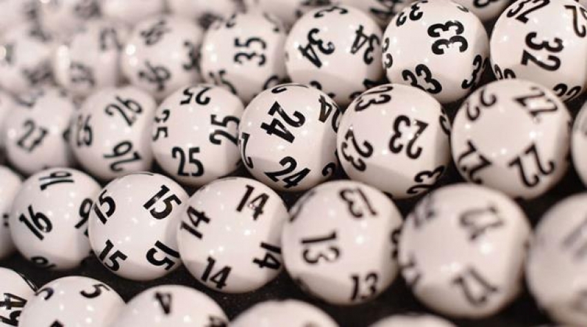 Oynadığı iki sayısal loto biletinde de 5 sayı tutturan kadın milyoner oldu