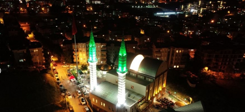 Bursa'da sunrooflu camiye Kadir Gecesi'nde yoğun ilgi