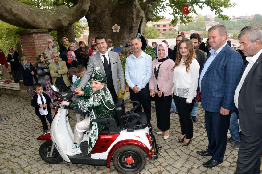 Kas hastası Bursalı çocuğa, Osmangazi Belediyesi'nden hediye