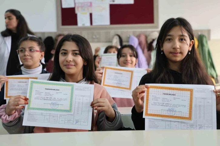 Elazığ’da 133 bin öğrenci karne heyecanı yaşadı
