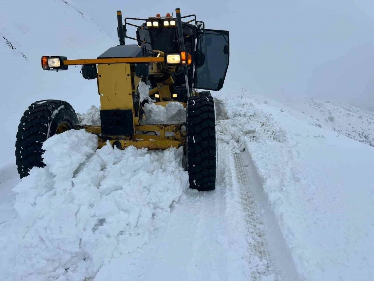 Elazığ’da 31 köy yolunu açma çalışması sürüyor
