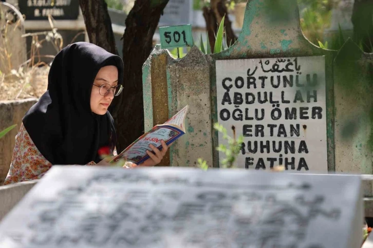 Elazığ’da bayram arefesinde kabir ziyareti
