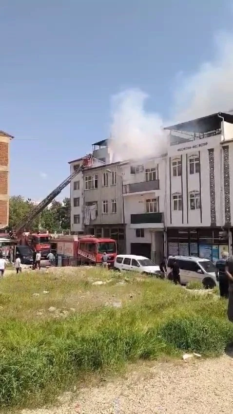 Elazığ’da çatı yangını
