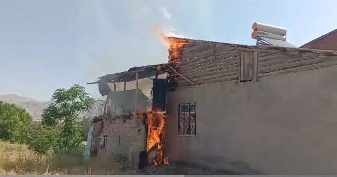 Elazığ’da ev yangını
