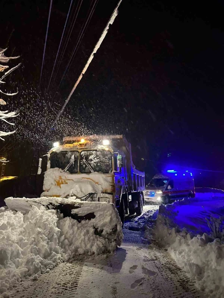 Elazığ’da hasta vatandaş için ekipler seferber oldu
