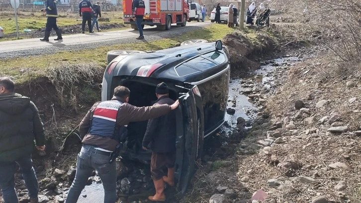 Elazığ’da otomobil yoldan çıkıp takla attı: 1 yaralı
