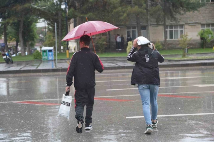 Elazığ’da sağanak yağış etkili oldu
