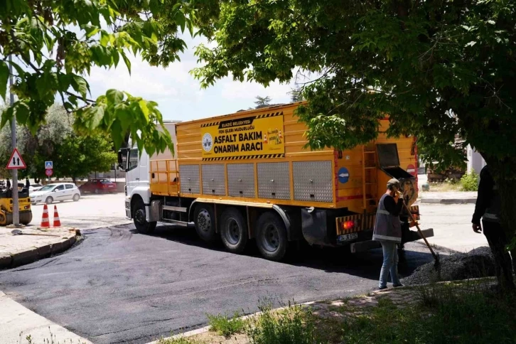 Elazığ’da yollar asfalt yama robotu ile onarılıyor
