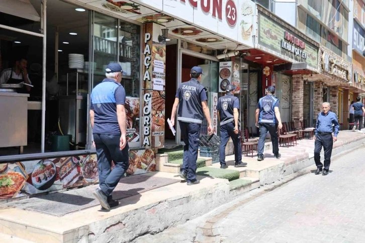 Elazığ’da zabıta ekiplerinden sıkı denetim: Kaldırımlar işgal edilmeyecek
