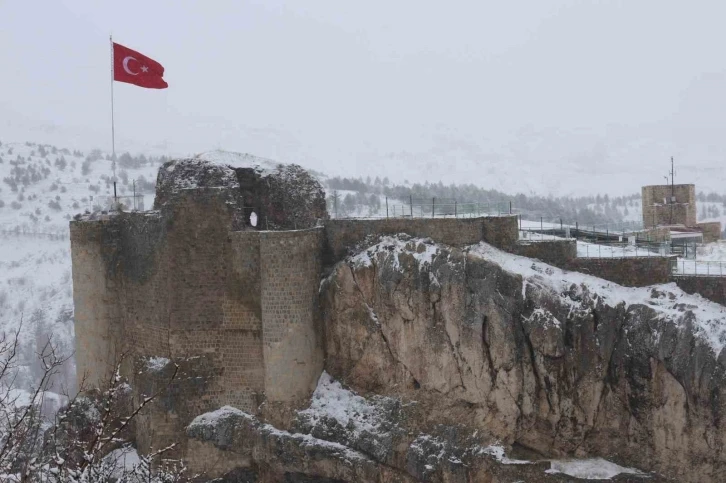 Elazığlılar güne karla uyandı
