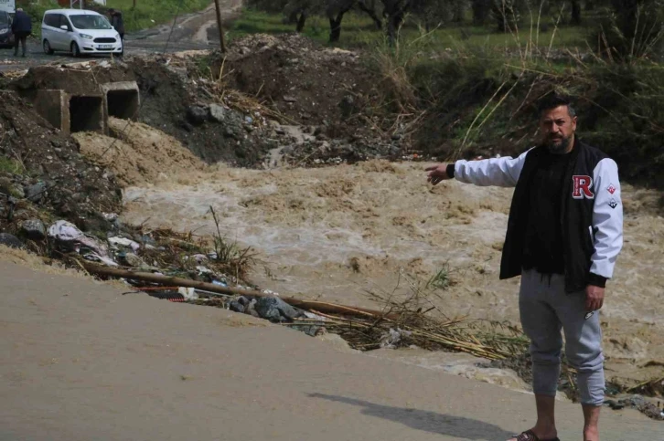 ’Elim, ayağımdı’ dediği motosikletini dereye kaptıran depremzede vatandaş: "Bulanlar insanlık namına haber etsin"
