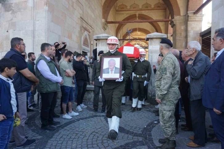 Emekli astsubay, askeri törenle son yolculuğuna uğurlandı
