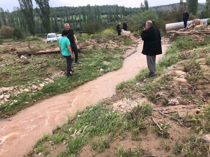 Emet’te aşırı yağış sele neden oldu
