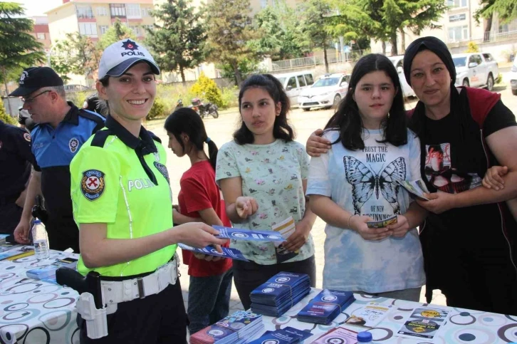 Emniyet birimlerinin çalışmaları çocuklara tanıtıldı
