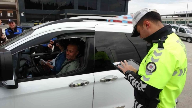 Emniyetten kış lastiği denetimi ve ‘KADES’ bilgilendirmesi
