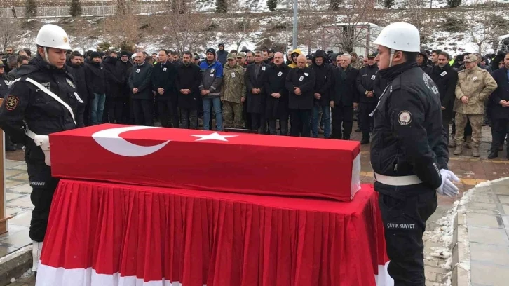 Enkaz altından çıkartılan şehit polisin cenazesi memleketine gönderildi
