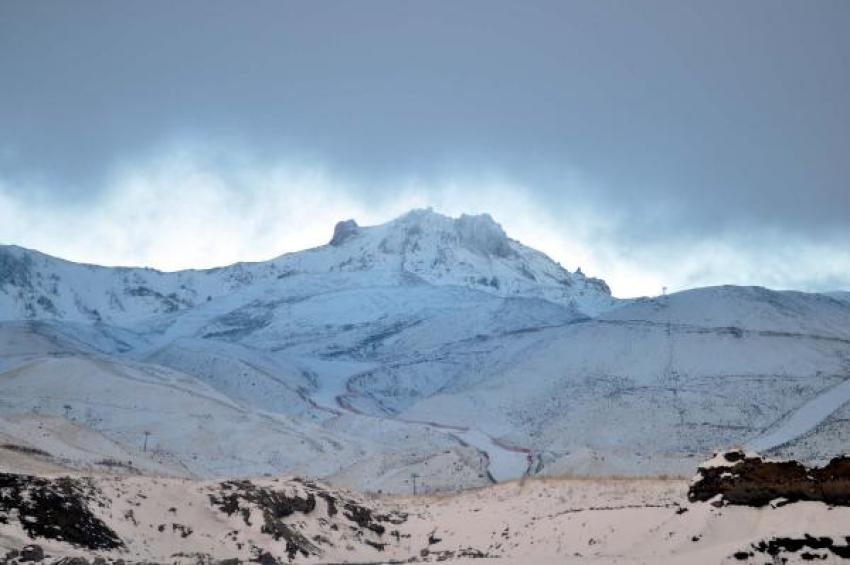 Erciyes Dağı'na beyaz örtü