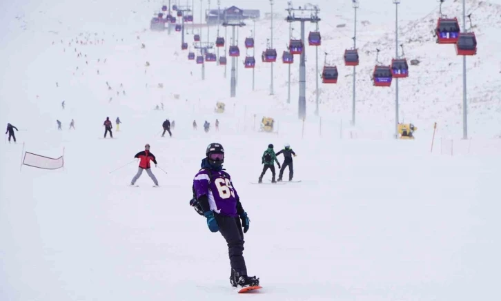 Erciyes’te baharda kayak heyecanı
