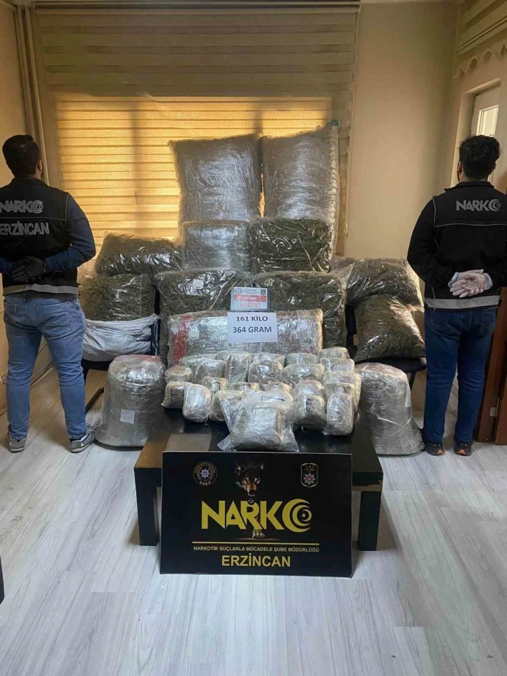 Erzincan’da 161 kilo 364 gram uyuşturucu skunk ele geçirildi
