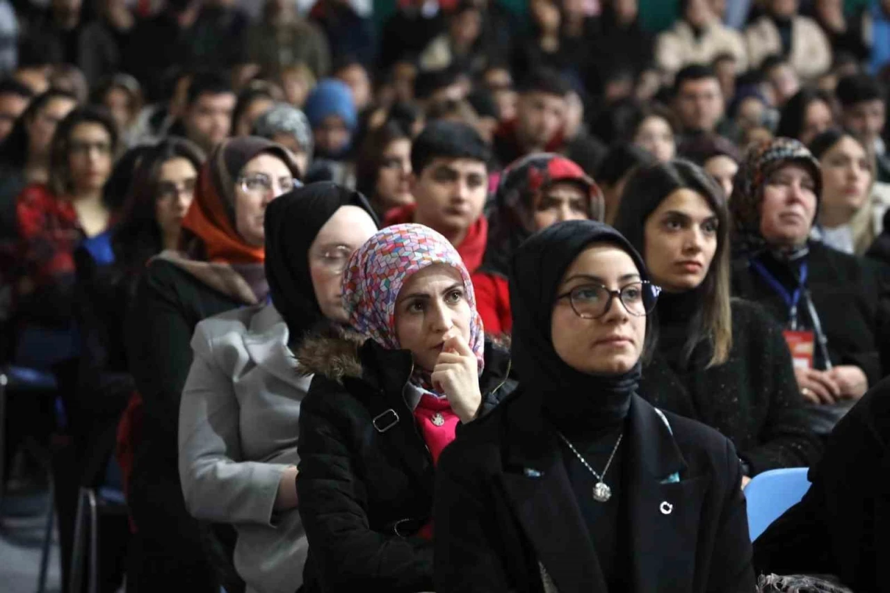 Erzincan’da gençler çalıştayda bir araya geldi
