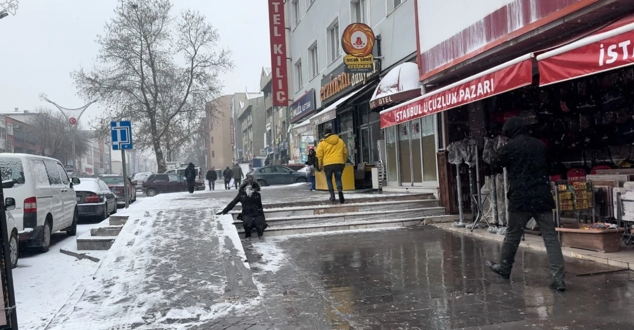 Erzincan’da kar ve buzlanma düşmeye bağlı kırık vakalarını artırdı
