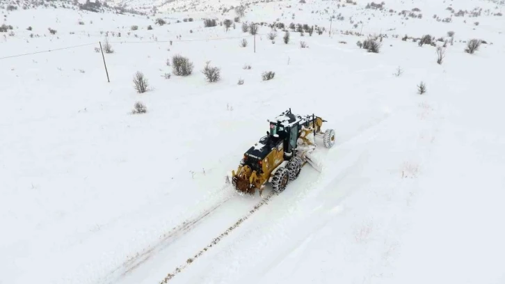 Erzincan’da kar ve tipiden kapanan 239 köy yolu ulaşıma açılıyor
