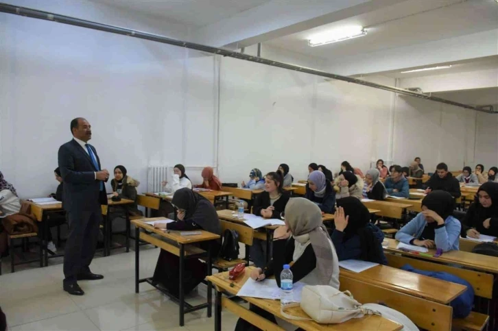 Erzincan’da liseli öğrenciler ara tatili fırsata çeviriyor
