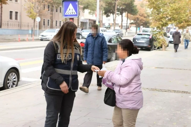 Erzincan’da polis ekipleri tarafından okul çevrelerinde denetimler sürüyor
