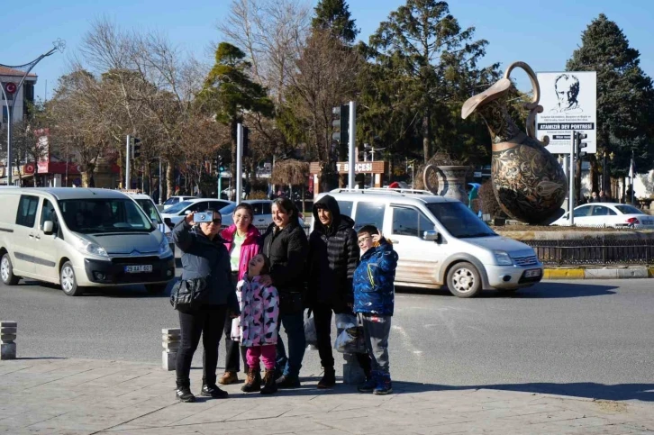 Erzincan kış ortasında yaz havası yaşıyor
