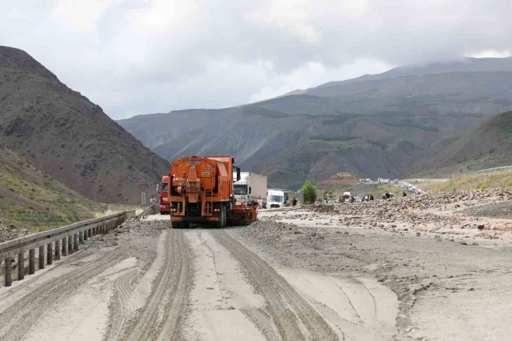 Erzincan - Sivas kara yolu ulaşıma açıldı
