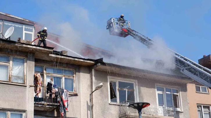 Erzurum’da çatı yangını korkuttu
