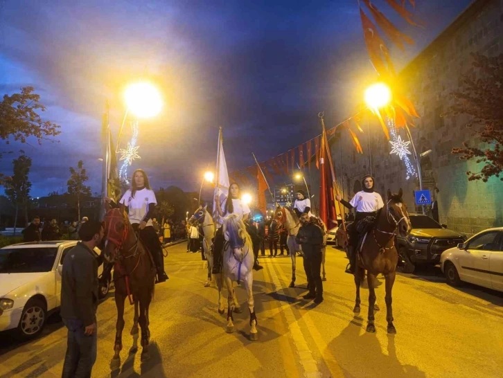 Erzurum’da fener alayı düzenlendi
