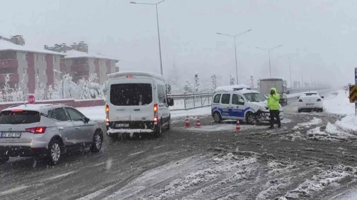 Erzurum’da kar esareti
